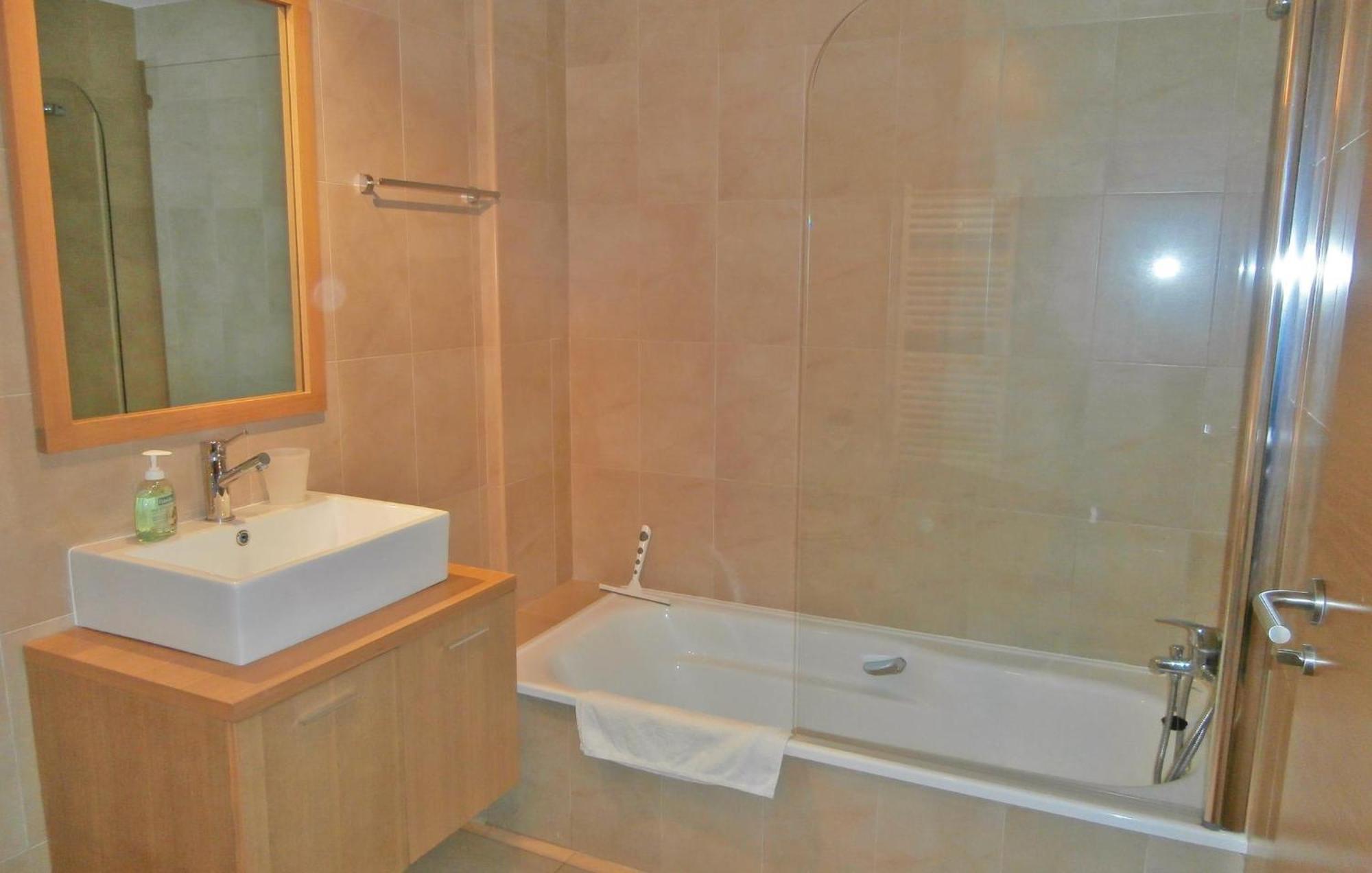 2 Bedroom Beautiful Apartment In 苏兹纳 外观 照片