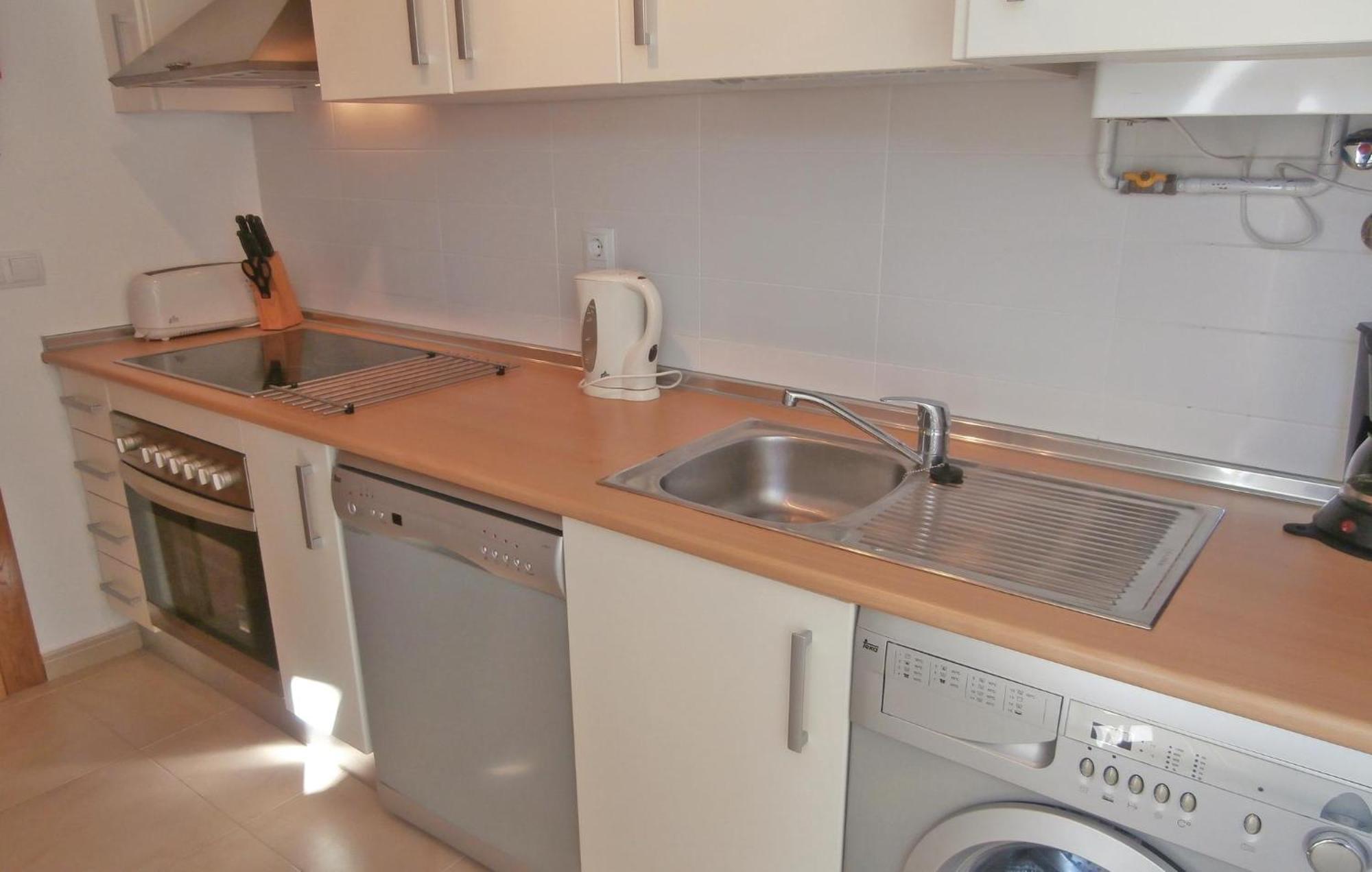 2 Bedroom Beautiful Apartment In 苏兹纳 外观 照片